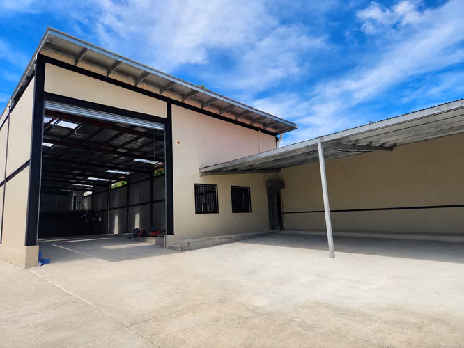 GALERA - BODEGA - EN VENTA | RÍO ABAJO  600 M2