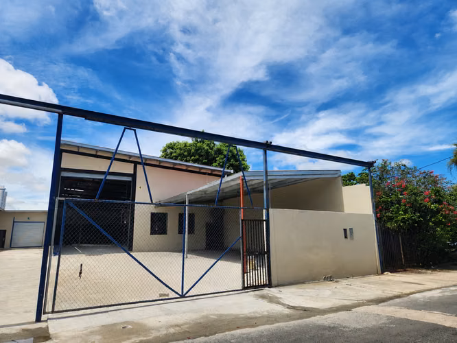 GALERA - BODEGA - EN VENTA | RÍO ABAJO  600 M2