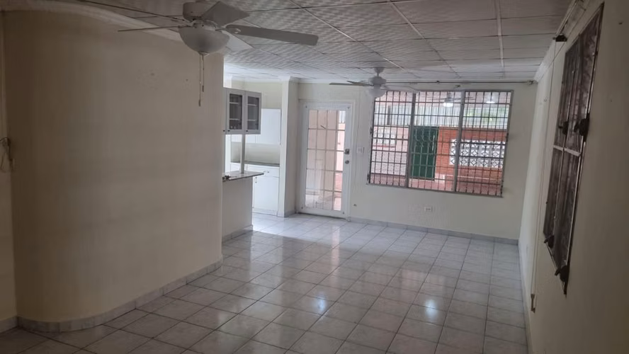 ¡Tu nuevo hogar te espera en Villa Lucre! Casa de 264 m2