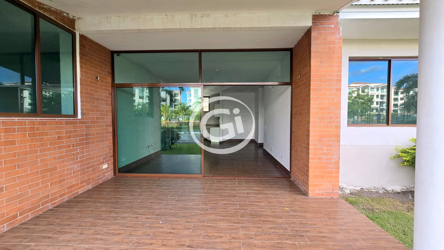 Venta Apartamento Costamare con Patio Costa Sur. Remate
