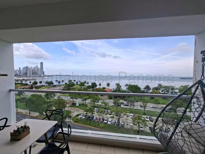 Se Alquila Apartamento en Avenida Balboa VLU26-8878