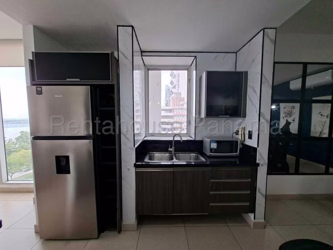 Se Alquila Apartamento en Avenida Balboa VLU26-8878