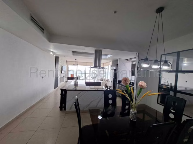 Se Alquila Apartamento en Avenida Balboa VLU26-8878