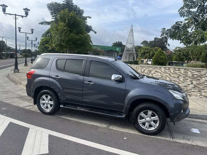 Isuzu Mux full 2018