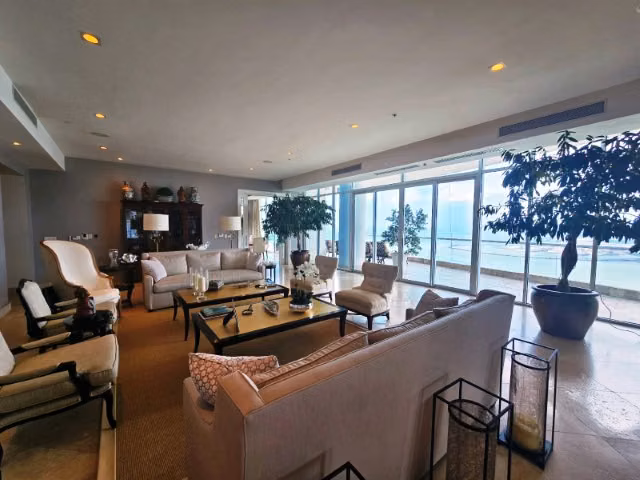 Exclusivo Penthouse en The Point...Lujo, Confort y Vista Inigualable al Mar
