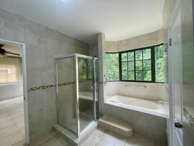 ALQUILO EXCLUSIVA CASA UNIFAMILIAR EN CLAYTON