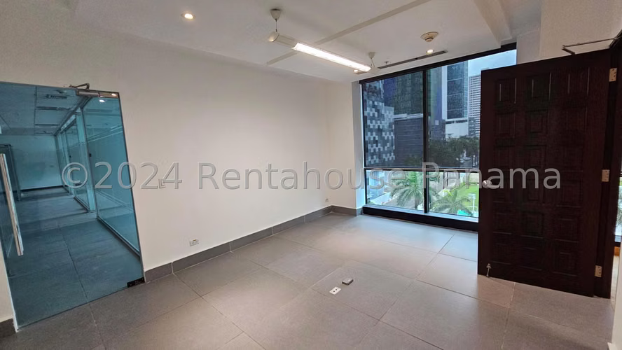 Exclusiva Oficina Corporativa en PH GMT Costa del Este | 244 m² | 8 Parking | Av. La Rotonda