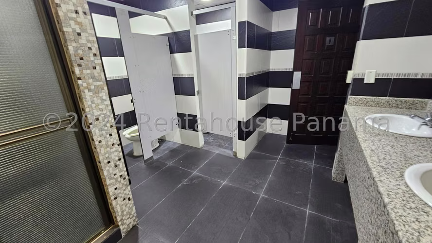 Exclusiva Oficina Corporativa en PH GMT Costa del Este | 244 m² | 8 Parking | Av. La Rotonda