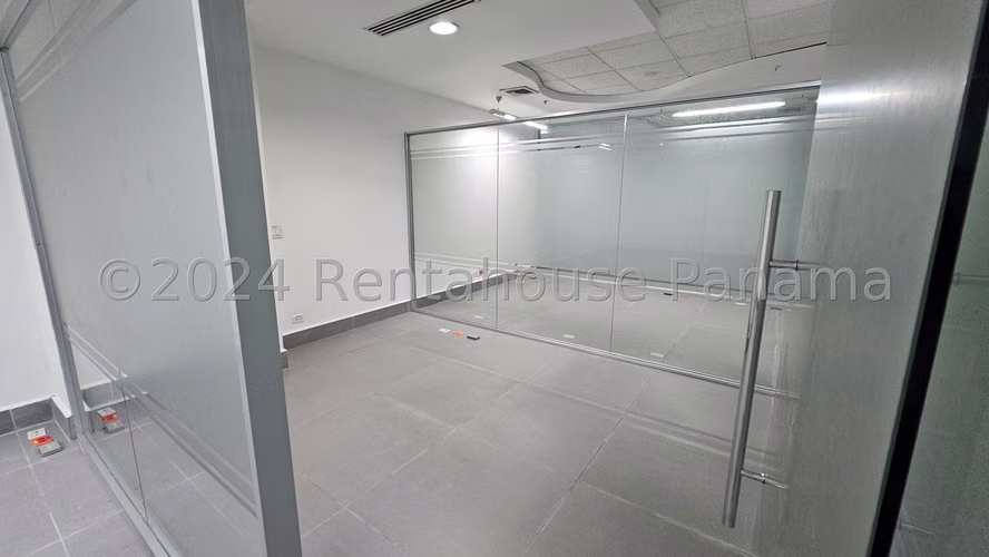 Exclusiva Oficina Corporativa en PH GMT Costa del Este | 586 m² | 15 Parking | Av. La Rotonda