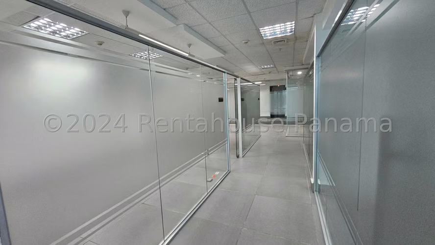 Exclusiva Oficina Corporativa en PH GMT Costa del Este | 586 m² | 15 Parking | Av. La Rotonda