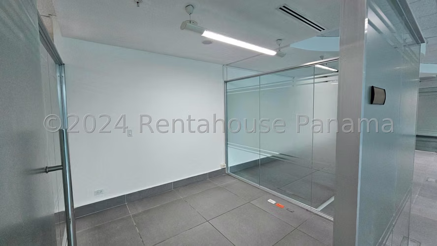 Exclusiva Oficina Corporativa en PH GMT Costa del Este | 586 m² | 15 Parking | Av. La Rotonda