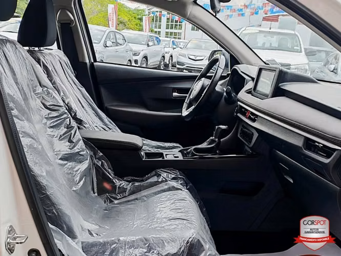 Toyota Yaris E 2024 Automática EJ4903
