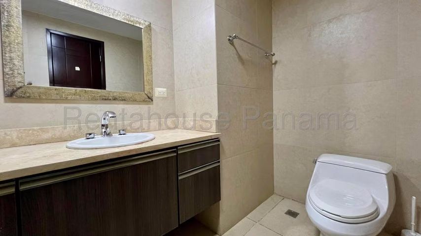 Vendo apartamento en Av. Balboa LF26-4122 Solo Cliente Directo