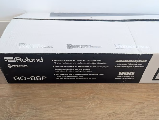 Piano Digital Roland GO:PIANO 88 — Completo, como nuevo