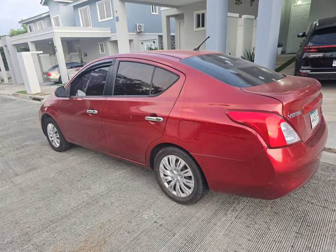 Vendo Nissan Versa automático - Imagen 2