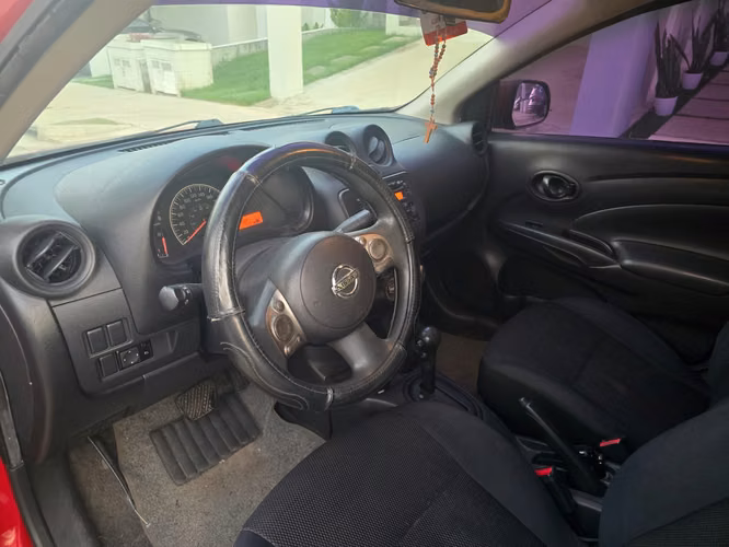Vendo Nissan Versa automático - Imagen 5