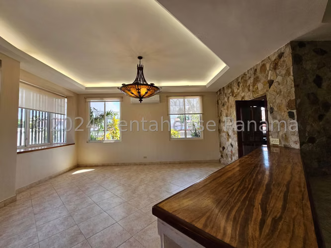 Venta de casa en Altos del Golf AK