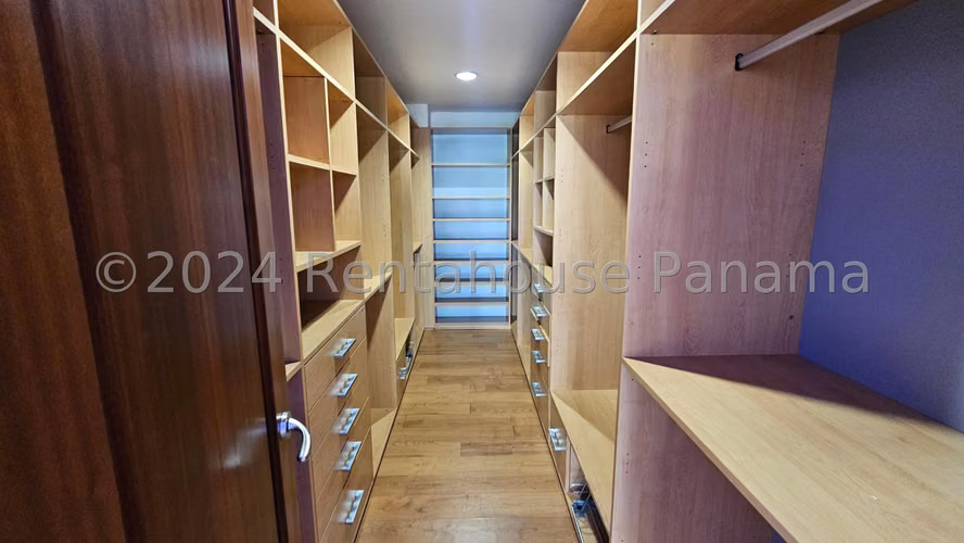 Venta de casa en Altos del Golf AK