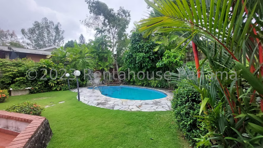 Venta de casa en Altos del Golf AK