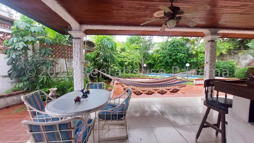Venta de casa en Altos del Golf AK