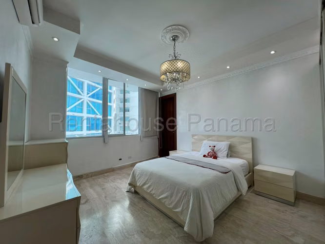 Venta de apartamento en Punta Pacifica AK