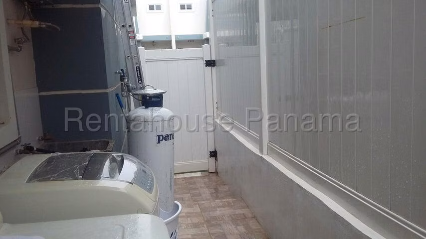 Venta de casa en Brisas Del Golf AK - Imagen 8