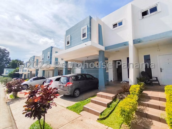 Venta de casa en Brisas Del Golf AK - Imagen 1