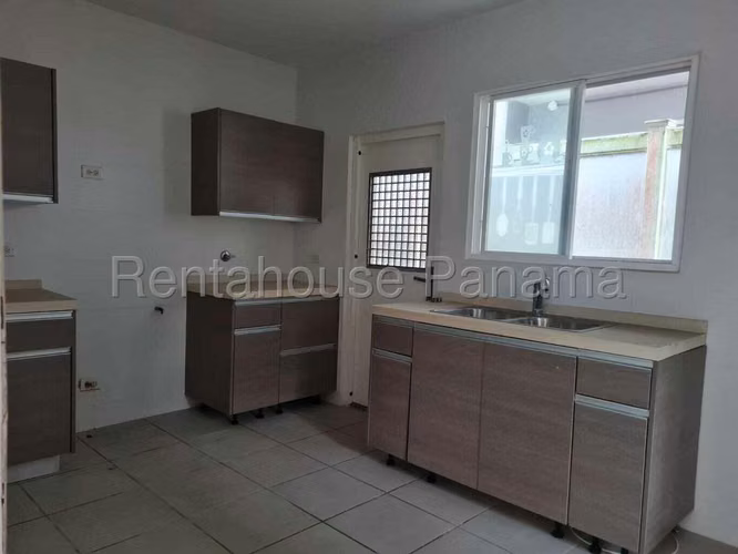 Venta de casa en Brisas Del Golf AK - Imagen 4
