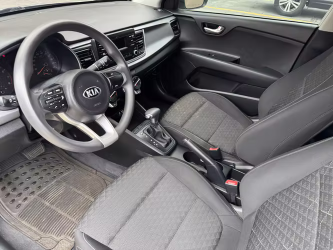 Kia Rio 2019 · Automático · Gasolina · Plateado · 30,000 km · $9,500