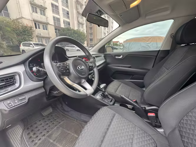 Kia Rio 2019 · Automático · Gasolina · Plateado · 30,000 km · $9,500