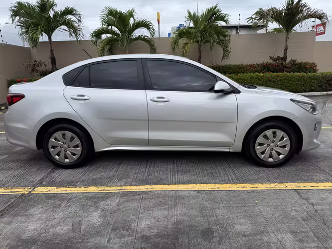 Kia Rio 2019 · Automático · Gasolina · Plateado · 30,000 km · $9,500