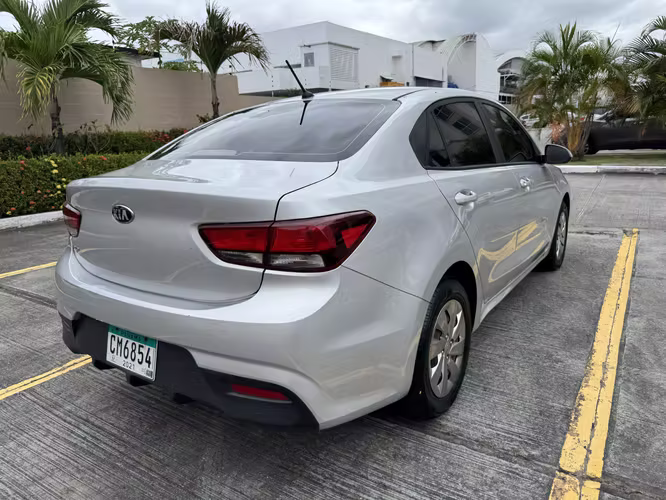 Kia Rio 2019 · Automático · Gasolina · Plateado · 30,000 km · $9,500