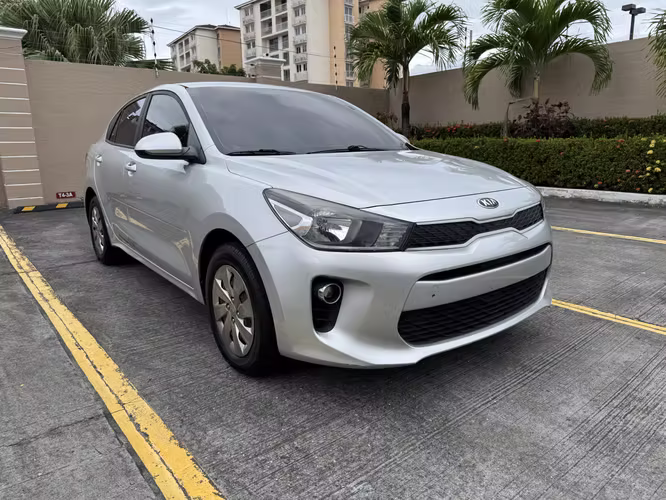 Kia Rio 2019 · Automático · Gasolina · Plateado · 30,000 km · $9,500