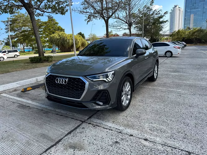 Audi Q3 Del 2023 IMPECABLE