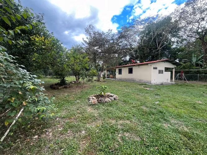Se alquila casa amoblada en cochea. 450.00