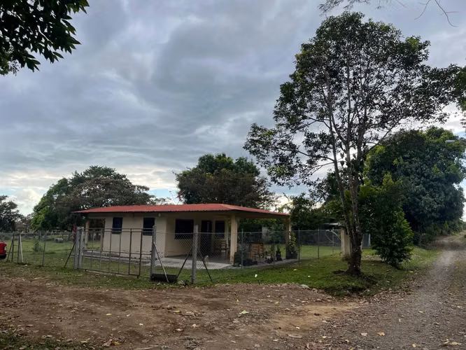 Se alquila casa amoblada en cochea. 450.00