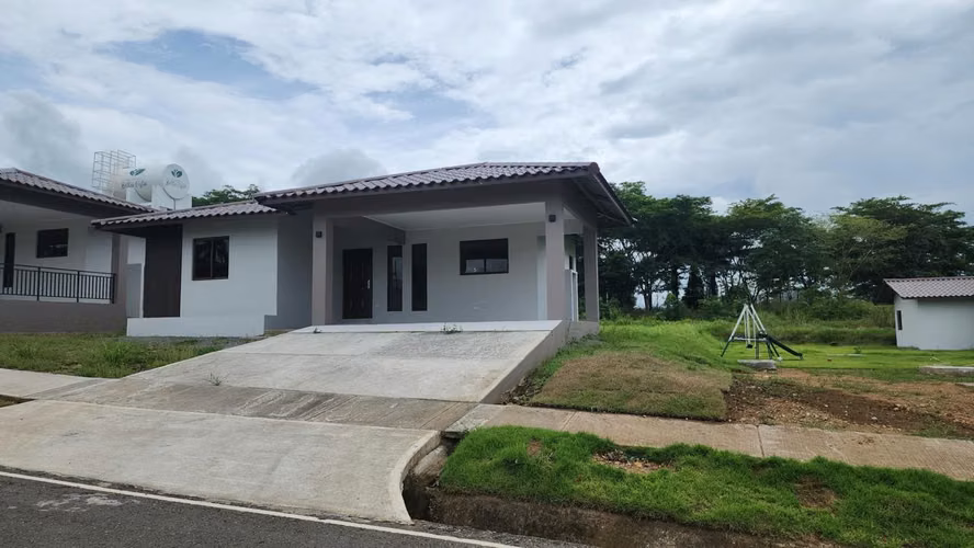 Se alquila casa sin muebles David 650.00