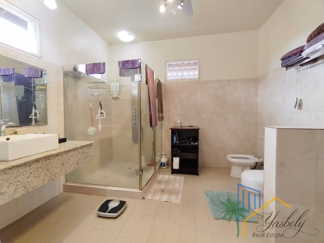 Oasis en San Carlos vía El Valle: Casa + Casita, Piscina y Jardín Frutal - Imagen 16