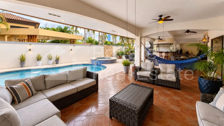 SE ALQUILA CASA EN ANTIGUA COSTA DEL ESTE