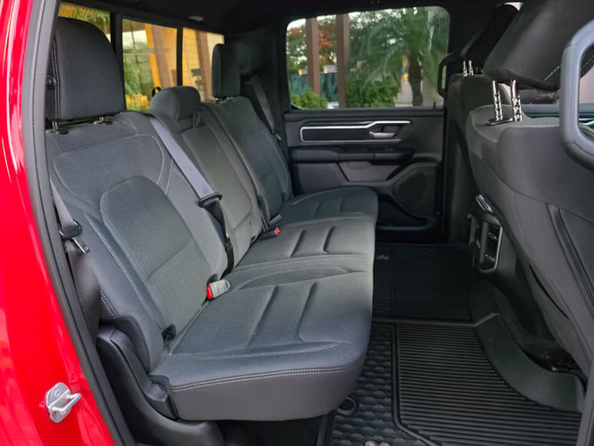 PICK UP DODGE RAM1500 BIGHORN 2023.
