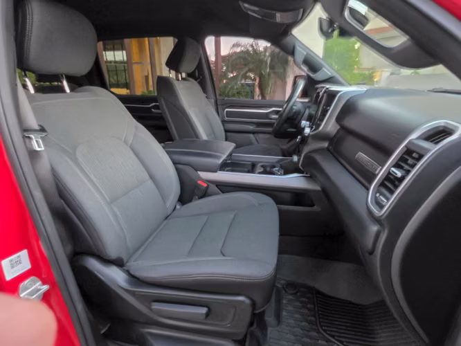 PICK UP DODGE RAM1500 BIGHORN 2023.