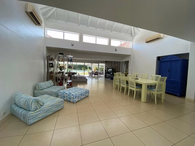 Vendo amplia casa en Decameron