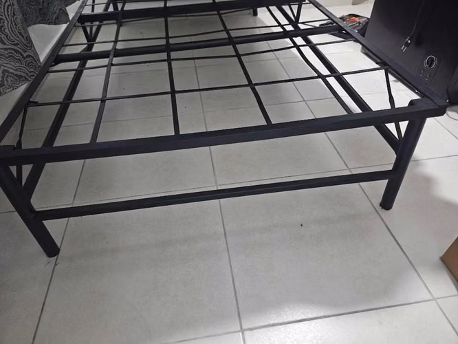 Vendo Colchón + cama de hierro 3/4