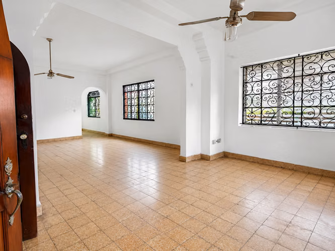 CASA CON CARACTER EN VENTA O ALQUILER EN BELLA VISTA