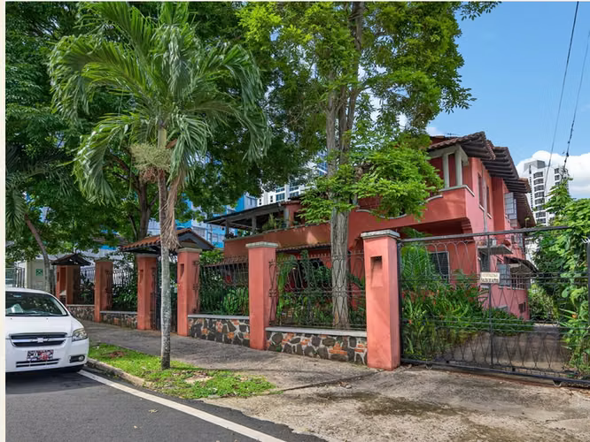 CASA CON CARACTER EN VENTA O ALQUILER EN BELLA VISTA