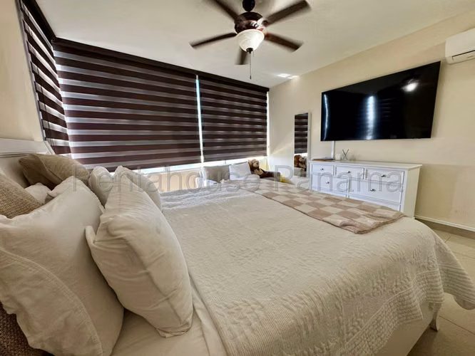 Se Vende Apartamento en Costa del Este MDV26-7326
