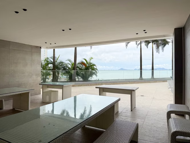Penthouse Remodelado con Terraza en Q Tower, Punta Pacifica
