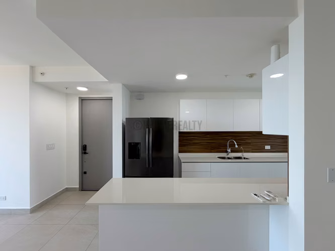 Apartamento de 3 Recámaras en Alquiler en El Cangrejo – 121 m² con Balcón y Vista a la Ciudad - Imagen 4