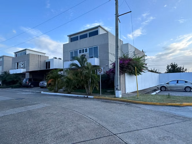 VENTA DE CASA EN COSTA SUR (AS)