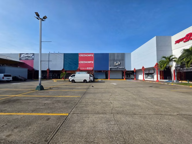 Se Vende o Alquila Local Comercial en CENTRO COMERCIAL LOS PUEBLOS
